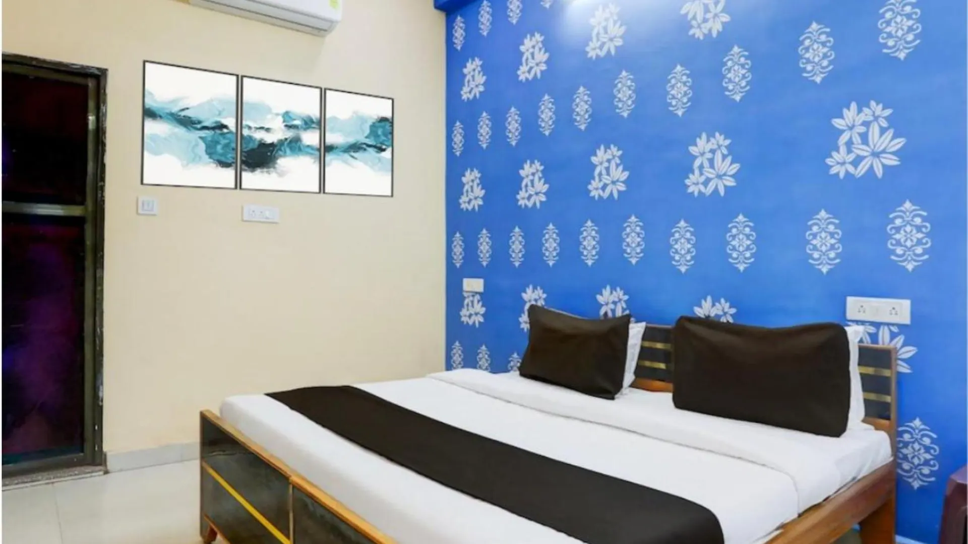 Hotel Premium Vista Inn Stay Near Siddheshwari Maa Durga - Fully Air Conditioned Hotel - Best Premium Hotel Varanasi