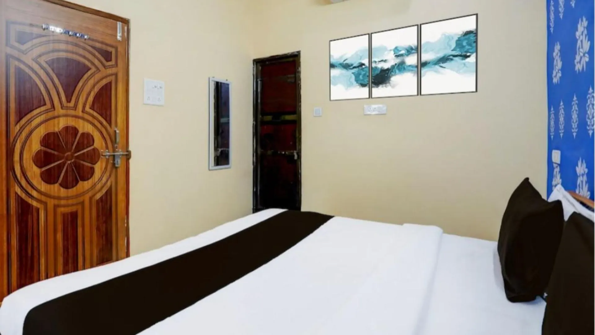 Hotel Premium Vista Inn Stay Near Siddheshwari Maa Durga - Fully Air Conditioned Hotel - Best Premium Hotel 바라나시 4*,  인도