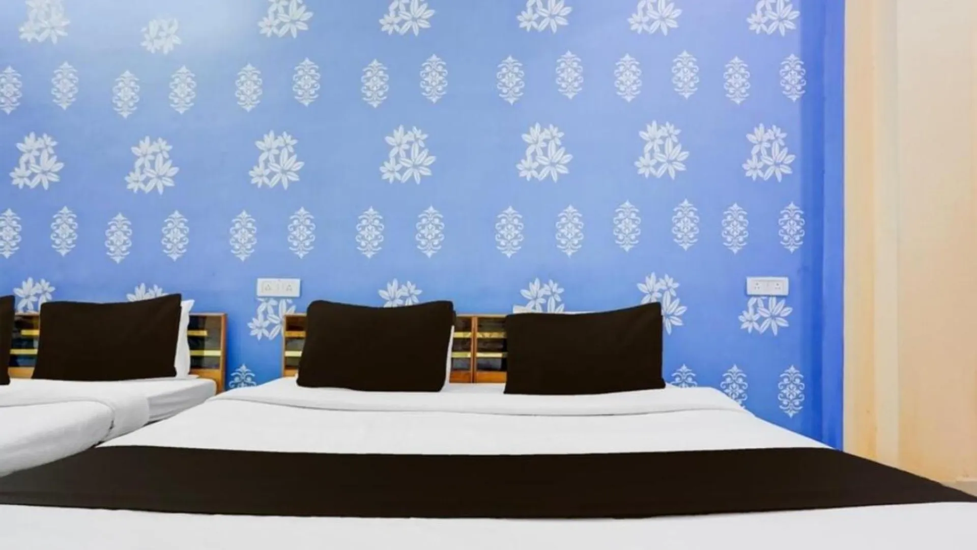 Hotel Premium Vista Inn Stay Near Siddheshwari Maa Durga - Fully Air Conditioned Hotel - Best Premium Hotel 바라나시 4*,