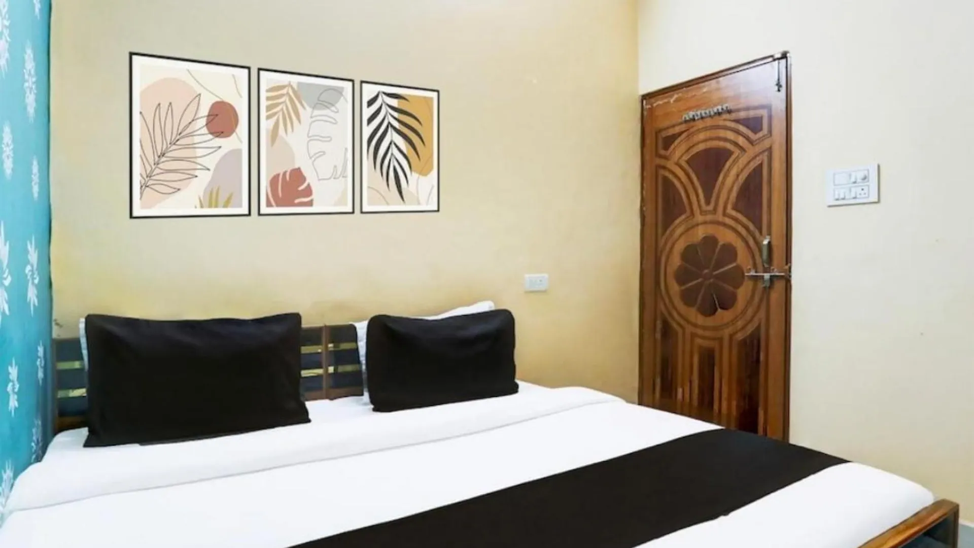 Hotel Premium Vista Inn Stay Near Siddheshwari Maa Durga - Fully Air Conditioned Hotel - Best Premium Hotel 바라나시