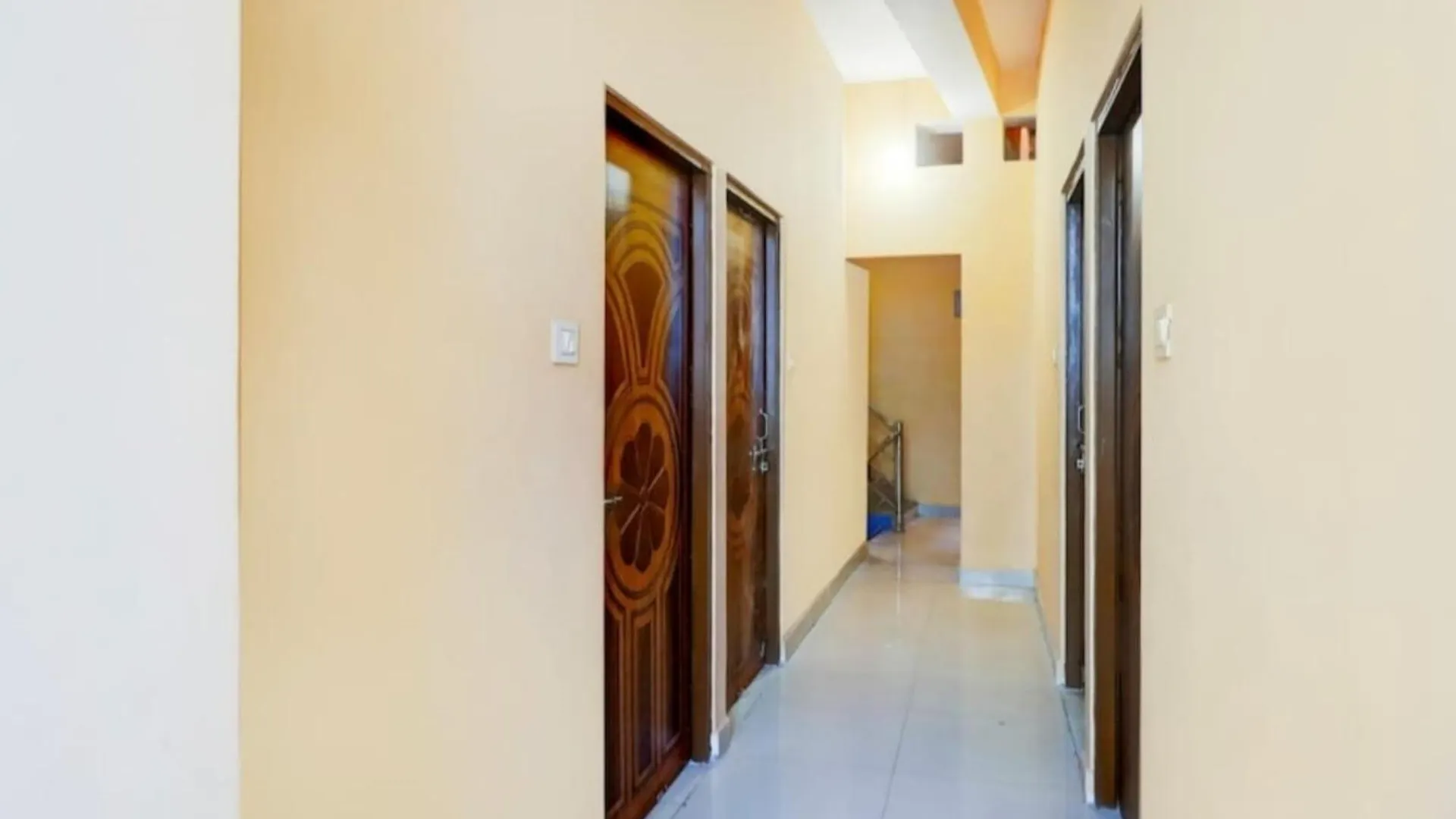 Hotel Premium Vista Inn Stay Near Siddheshwari Maa Durga - Fully Air Conditioned Hotel - Best Premium Hotel 바라나시