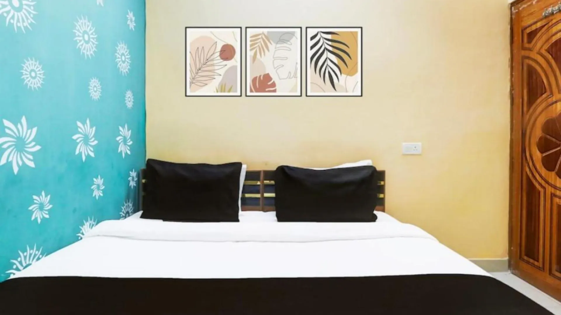 Hotel Premium Vista Inn Stay Near Siddheshwari Maa Durga - Fully Air Conditioned Hotel - Best Premium Hotel 바라나시